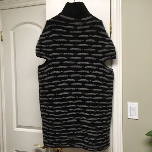 3D tactile wool cape, ONE SIZE - Picture 2 of 7